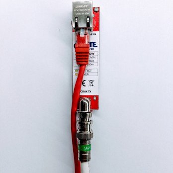 Joukko aktiivisia muuntimia Ethernet-lahetysta varten