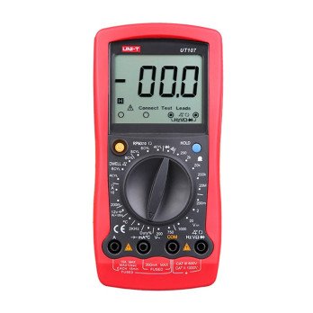 UNI-T UT107 kadessa pidettava autoyleismittari