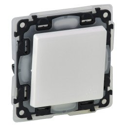 Two-way switch Valena Life - 10 AX - 250 V - IP44 - with cover plate - white