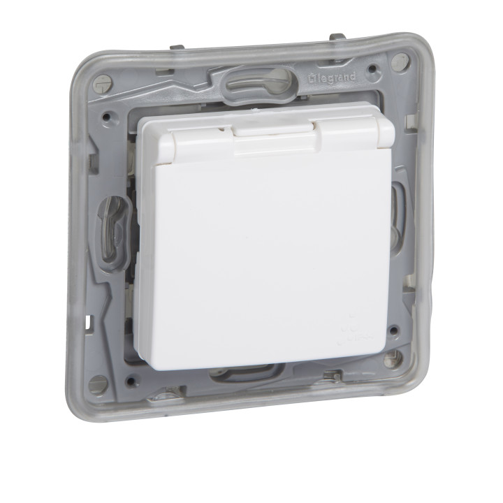 Legrand Niloe 2P+E IP44 ar aizsargklapti balts